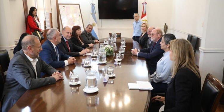 El gobernador Perotti recibió a senadores de California