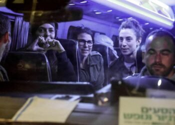 Otra jornada de intercambio de rehenes por presos y negociaciones para extender la tregua