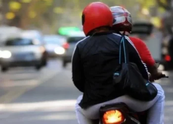 Motochorros en acción, en pleno centro de la ciudad