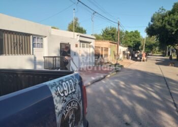 Intenso despliegue policial en barrio Italia: buscan casa por casa a un sospechoso