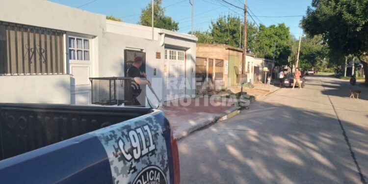 Intenso despliegue policial en barrio Italia: buscan casa por casa a un sospechoso