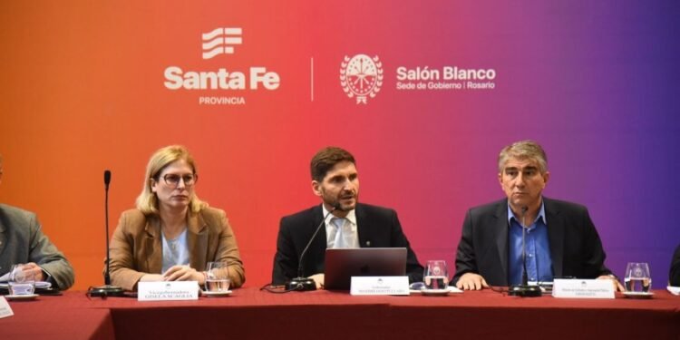 Pullaro reunió a los legisladores nacionales “para trabajar en defensa de Santa Fe”