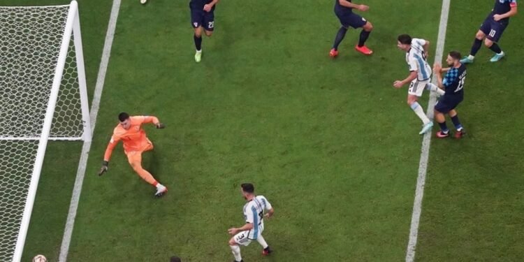 A un año de la gran actuación ante Croacia… El mejor partido y el día que Julián se pareció a Kempes