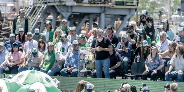 Los estatales se movilizarán junto a la CGT contra el DNU y los despidos