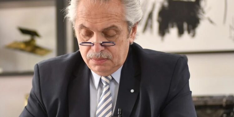 Boletín Oficial Aceptan renuncias de directivos de Banco Nación, Pami y otras reparticiones del Estado