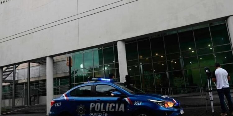 «No vamos a ceder»: el mensaje del gobierno santafesino tras la amenaza a Pullaro