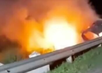 Sobre las vías Un automóvil volcó, se incendió y sus ocupantes perdieron la vida en ruta 7 a la altura de Rufino