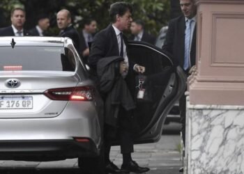 El Presidente está reunido con el Gabinete nacional