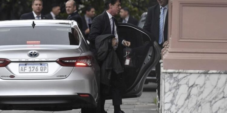 El Presidente está reunido con el Gabinete nacional