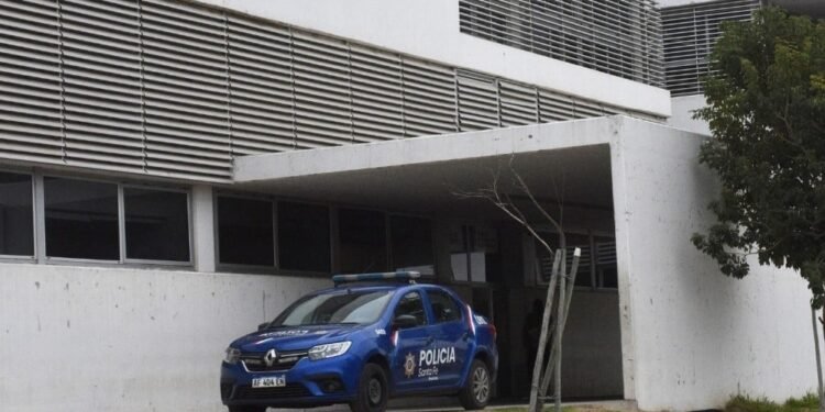 Conflicto familiar en Villa Hipódromo: una mujer apuñaló a su hermana