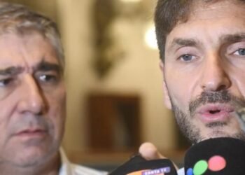 Pateó el córner y cabeceó