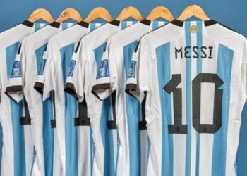 Pago millonario por seis camisetas que usó Messi en Qatar 2022