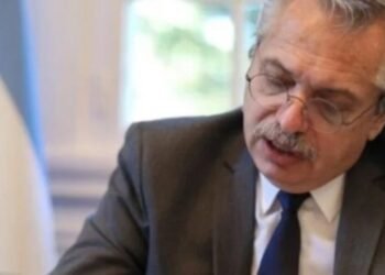 Alberto Fernández formalizó la aceptación de la renuncia de su Gabinete