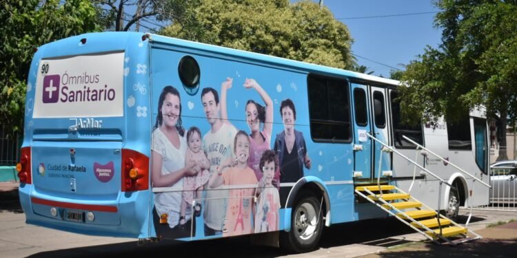 El Ómnibus Sanitario continúa en la Plaza 25 de Mayo