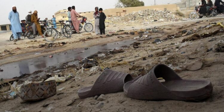 Murieron 23 personas en un atentado suicida en Pakistán