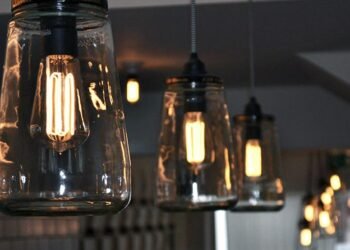 El Gobierno decreta la «emergencia» del sector eléctrico y dispone la revisión tarifaria