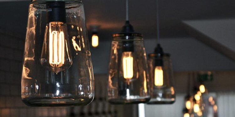 El Gobierno decreta la «emergencia» del sector eléctrico y dispone la revisión tarifaria