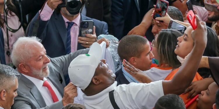 Lula lanzó un plan para los sin techo, población que creció 10 veces en la última década