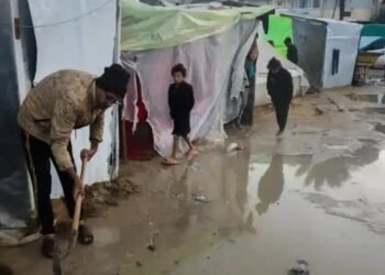 Fuertes lluvias agravan la precaria situación en los campamentos de desplazados en Gaza