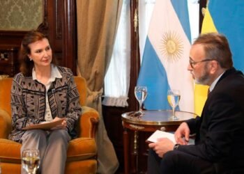 Mondino se reunió con el embajador de Ucrania y reiteró la condena a la invasión rusa