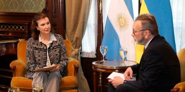 Mondino se reunió con el embajador de Ucrania y reiteró la condena a la invasión rusa