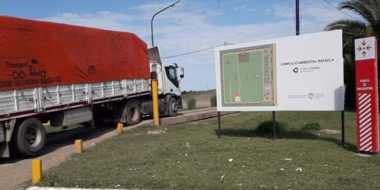 Residuos fuera del predio del Eco Punto