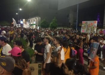 Movimiento religioso se congregó frente a la Municipalidad de Rafaela