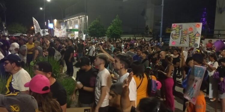 Movimiento religioso se congregó frente a la Municipalidad de Rafaela