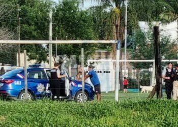 Persecución y pareja «demorada» tras un presunto robo en una farmacia de Villa Rosas