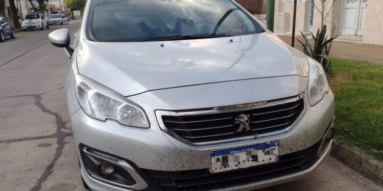 Vergüenza: robaron un auto y estaban libres antes de que el dueño recuperara el coche