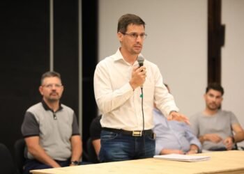 Con una diversidad de temas en agenda, Viotti presidió una cumbre con vecinalistas