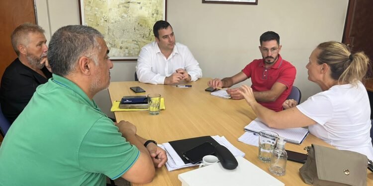 Ponen en marcha un plan de fumigación y corte de malezas en la ciudad