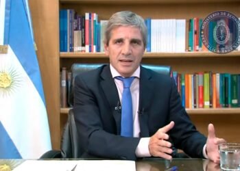 Dólar oficial a 800 pesos, fin de la obra pública, menos subsidios y más fondos para ayuda social