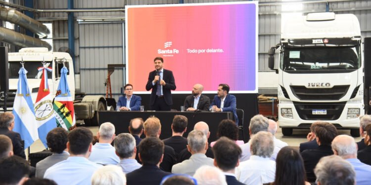 Pullaro lanzó el plan “Aprender, producción y trabajo” para potenciar el empleo y las regiones productivas