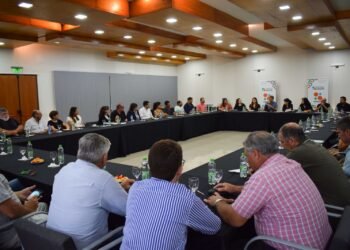 SEOM acordó incrementos salariales para diciembre y enero con municipios y comunas