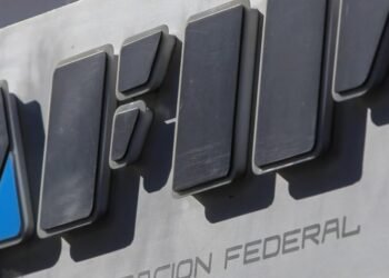Por debajo de la inflación La recaudación impositiva creció 115,1% durante 2023 a casi 43 billones de pesos