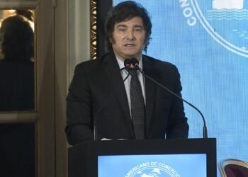 «Estamos trabajando a brazo partido para evitar la crisis»