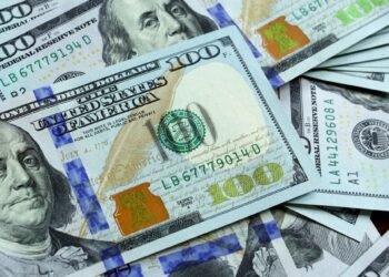 A cuánto opera el dólar este jueves 4 de enero: la información, minuto a minuto