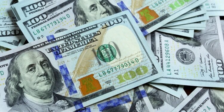 A cuánto opera el dólar este jueves 4 de enero: la información, minuto a minuto