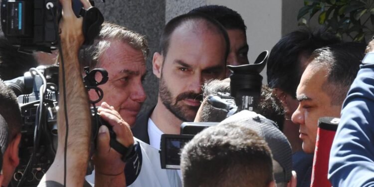 El gobierno de Bolsonaro espió a 30.000 opositores y guardó los datos en Israel