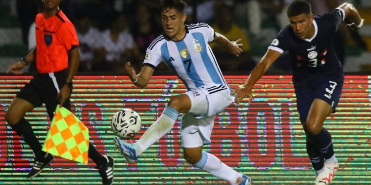 Argentina rescató un empate sobre la hora ante Paraguay en su debut preolímpico