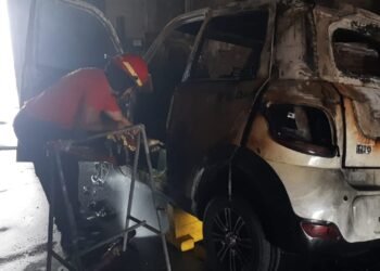 Incendio en un taller de barrio Alberdi: se quemó un auto eléctrico