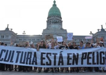 Charly, Fito, Leonardo Sbaraglia y más de 20.000 firmas en defensa de la cultura