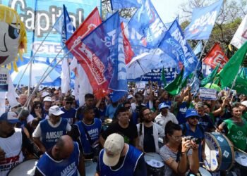 Paritaria docente: se reúnen esta semana y gremios pedirían 100% de aumento