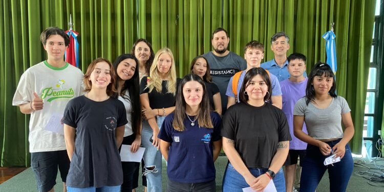 Diez jóvenes comienzan sus prácticas laborales