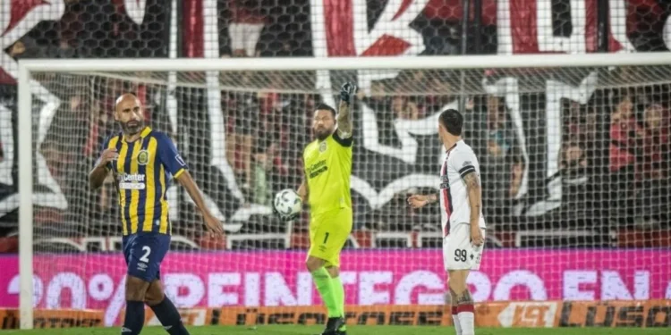 Con la resaca buena del clásico ganado, Rosario Central visita al conflictuado Huracán