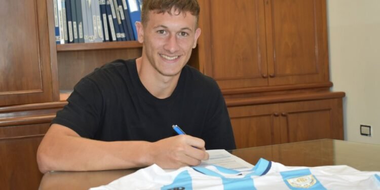 Arrancó la temporada de Primera Nacional como titular y hoy firmó su primer contrato con Atlético