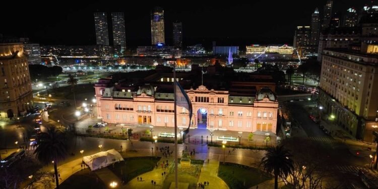 El tablero financiero contrasta con las agitaciones políticas de la gestión nacional