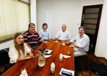 Calvo se reunió con representantes de la Cámara de Comercio Exterior de Santa Fe