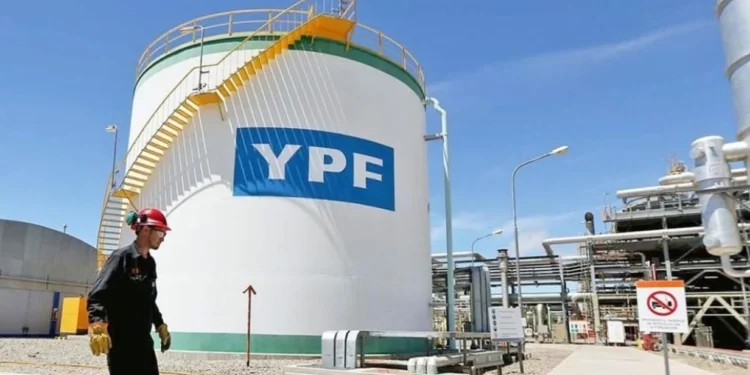 Juicio por YPF: demandantes pidieron embargar acciones y hasta el swap con China